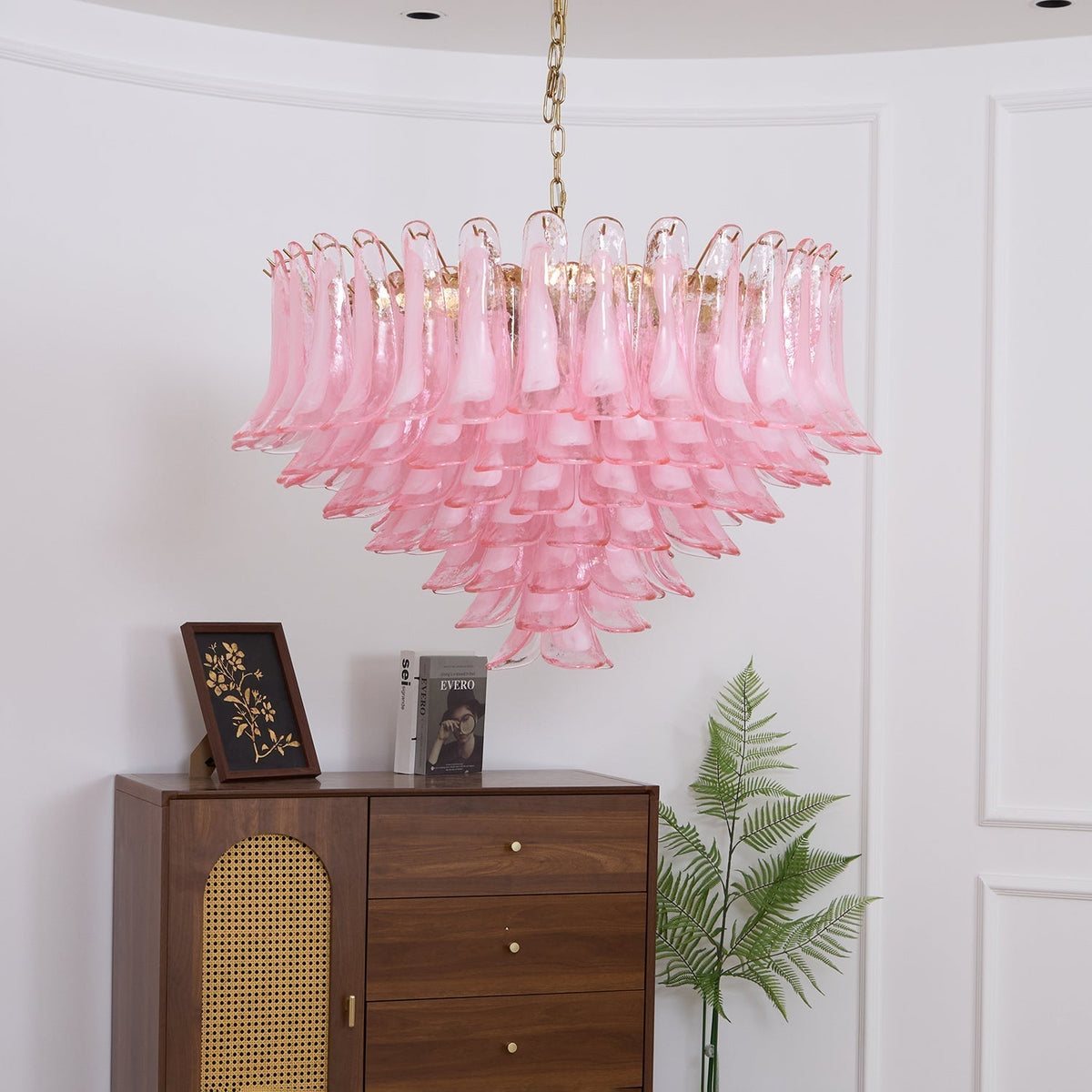 Celaella kroonluchter met roze Murano-glasbloemblaadjes in goudkleurige afwerking met bloemblaadjes