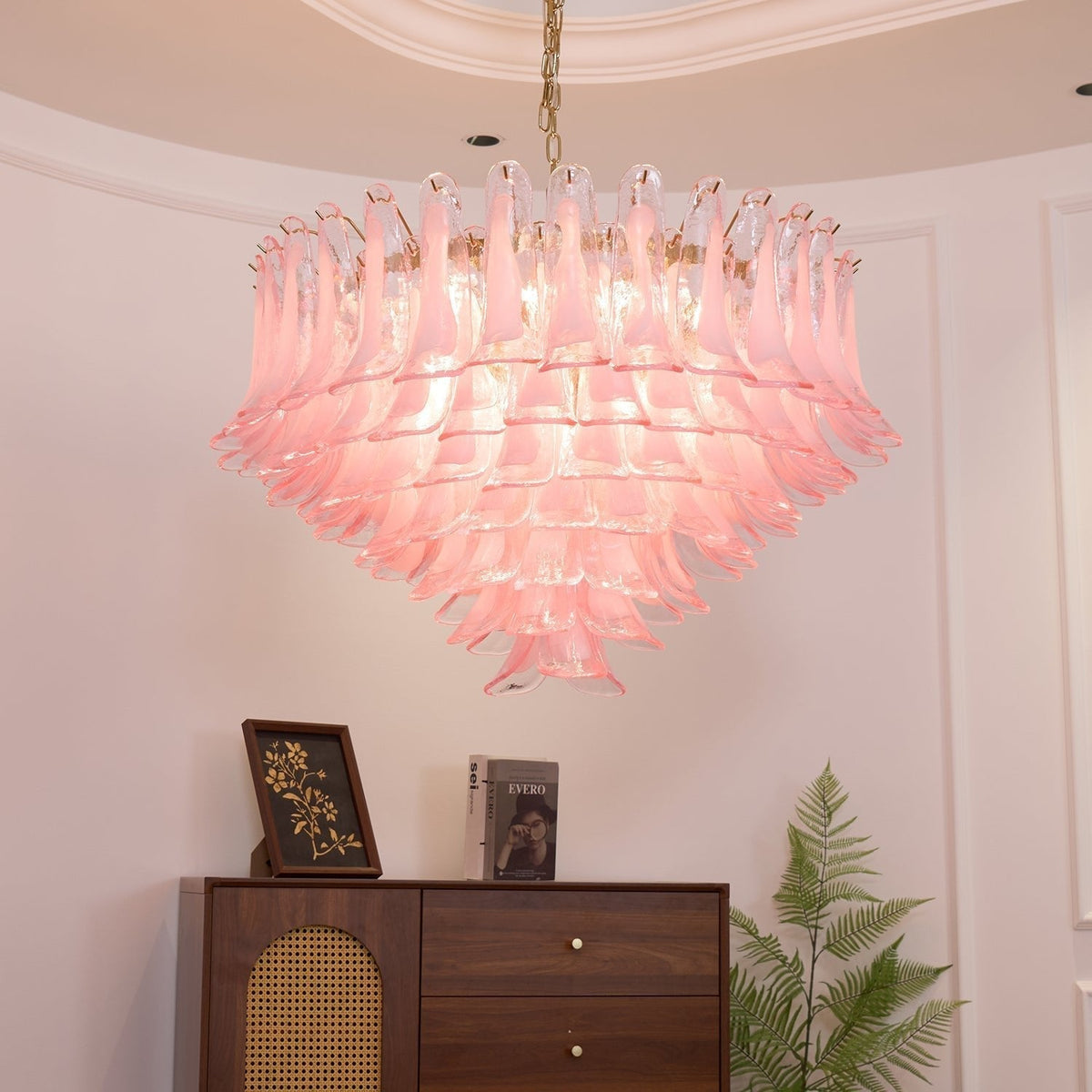 Celaella kroonluchter met roze Murano-glasbloemblaadjes in goudkleurige afwerking met bloemblaadjes