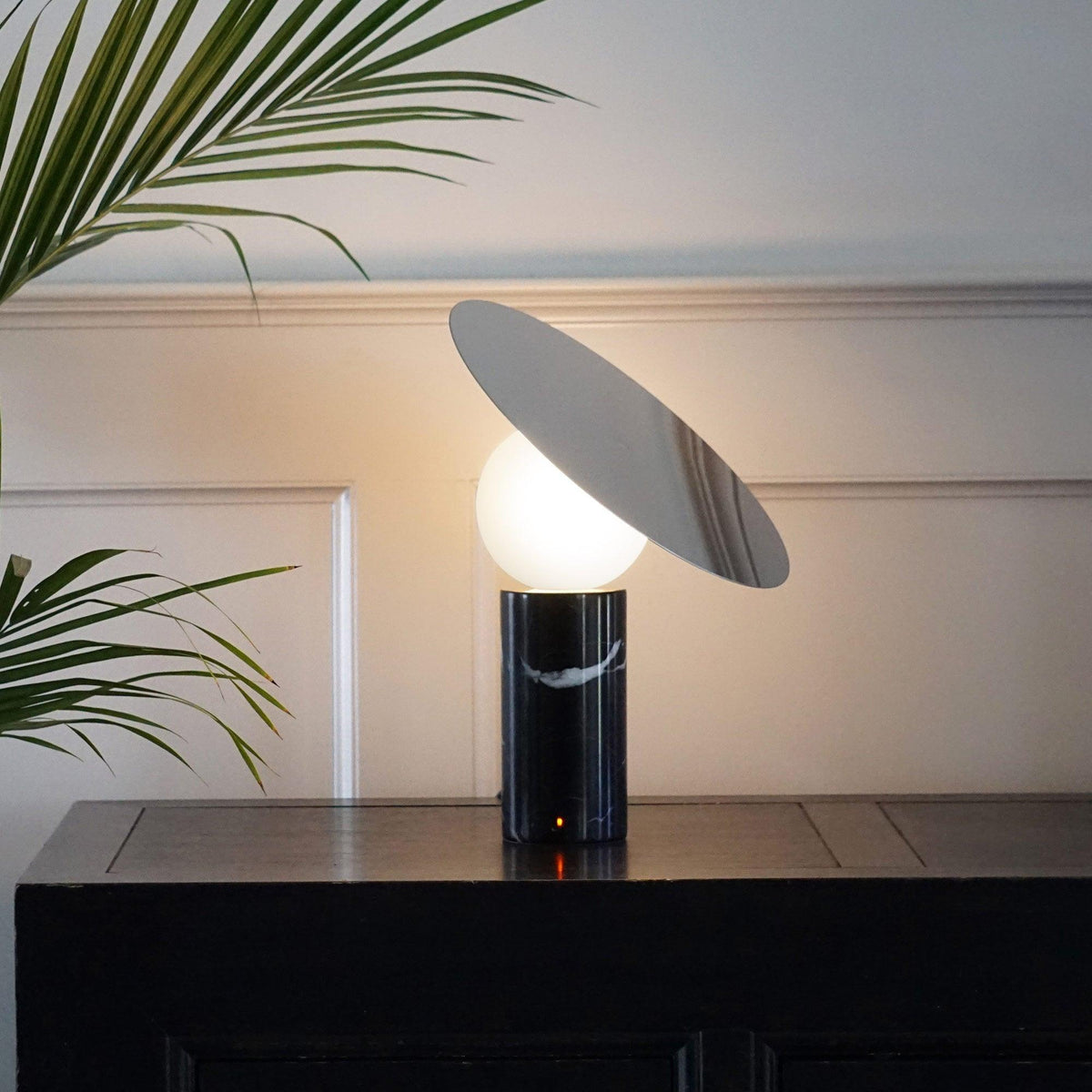 Dila Minimalistische tafellamp van marmer