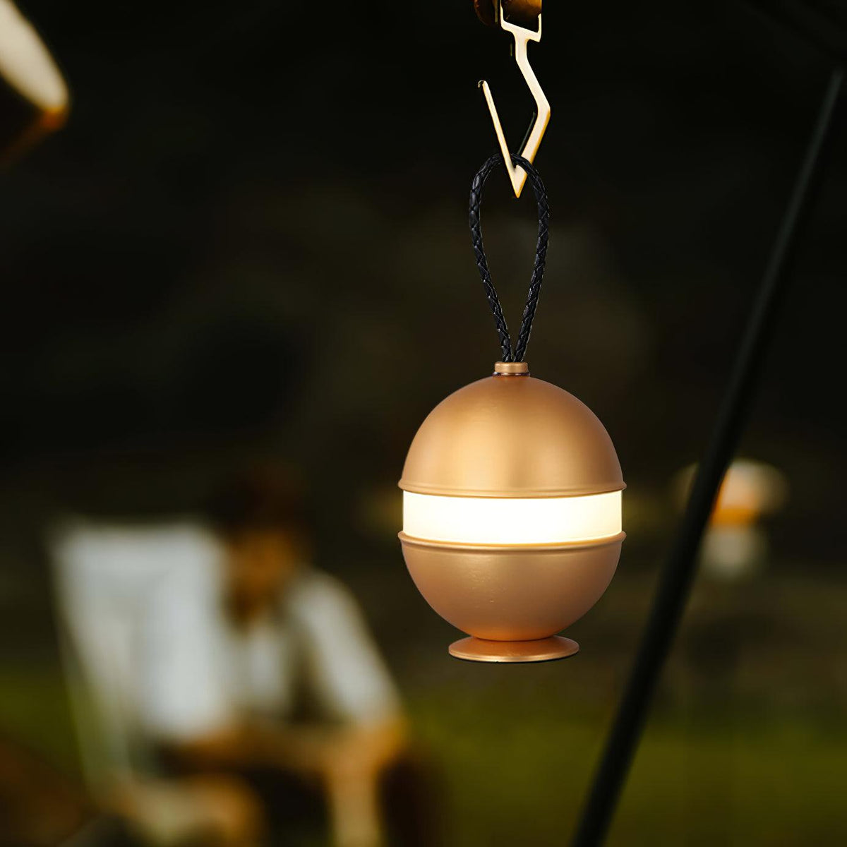 Orbitem tafellamp in geborsteld goud aluminium