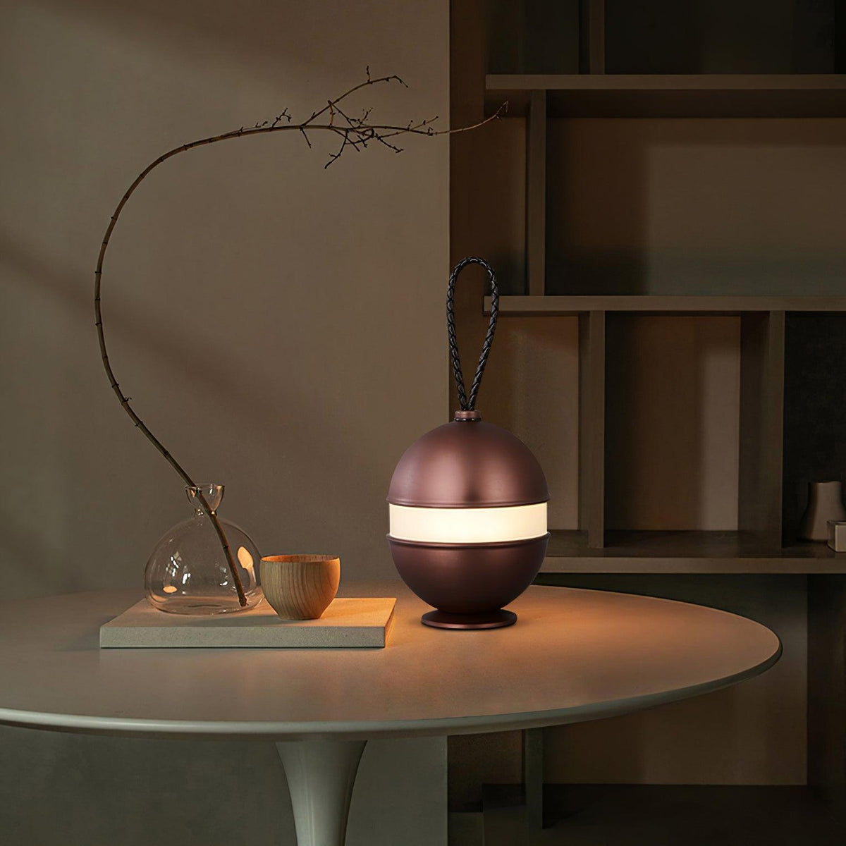 Orbitem tafellamp in geborsteld goud aluminium