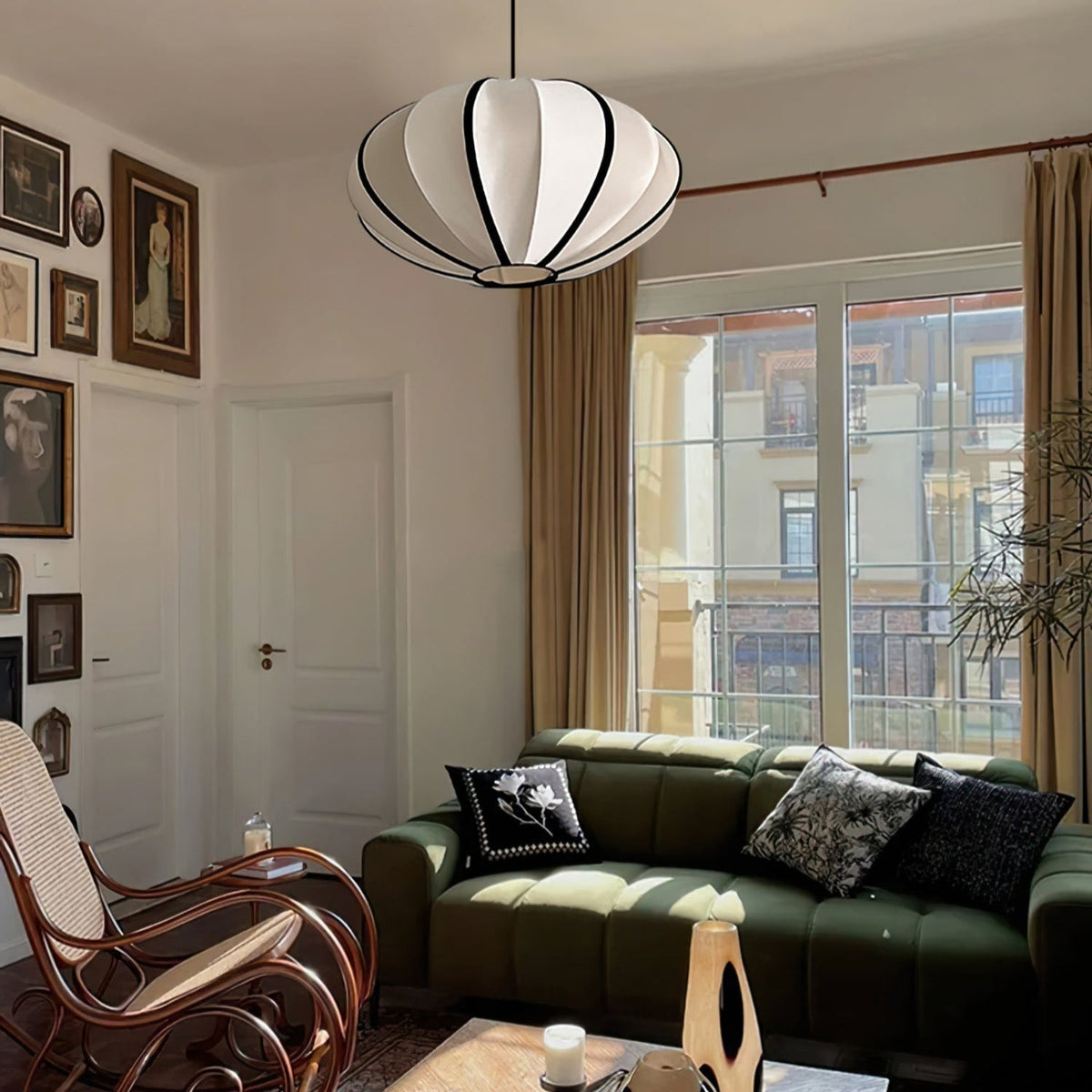 Inez hanglamp van stof met futuristisch ontwerp