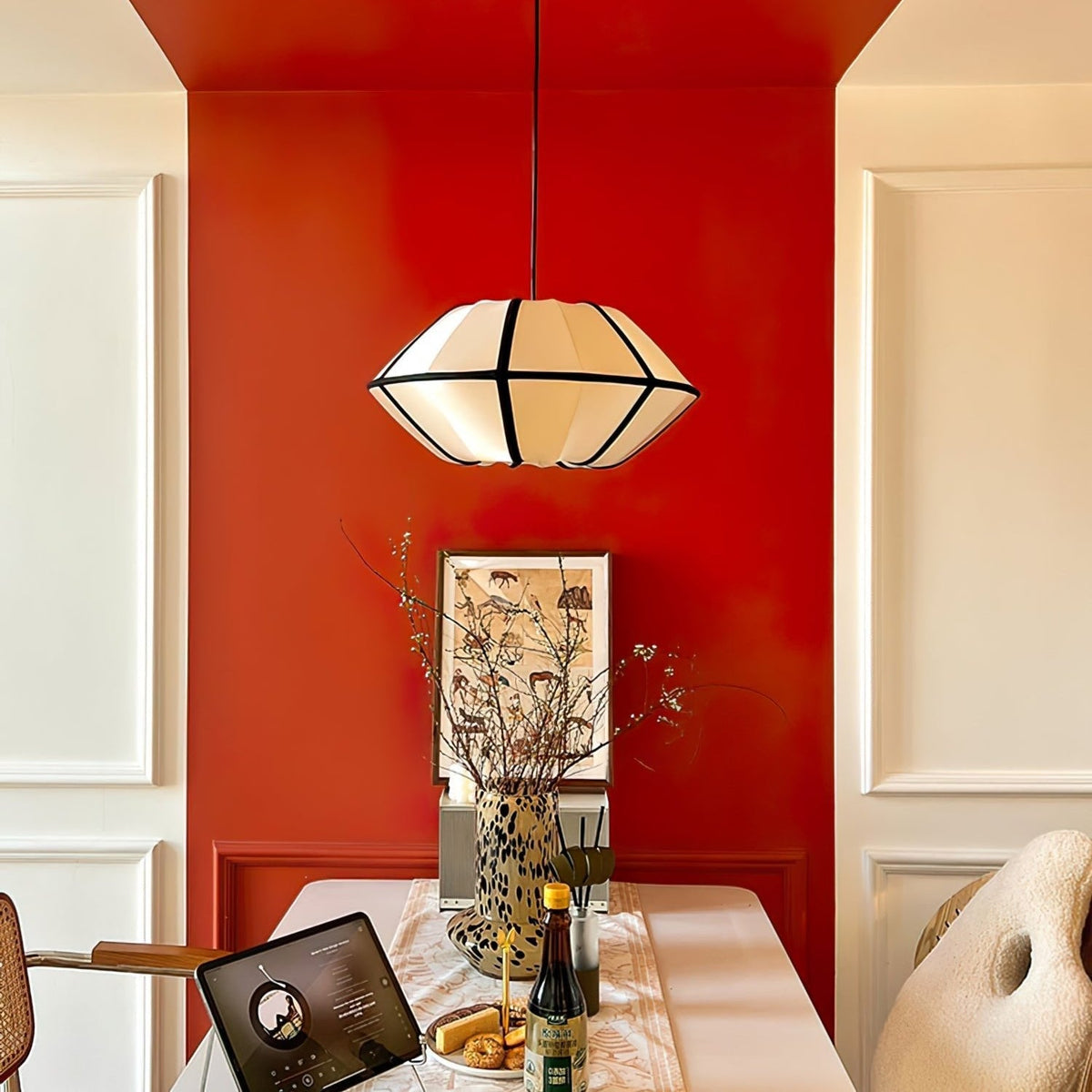 Inez hanglamp van stof met futuristisch ontwerp