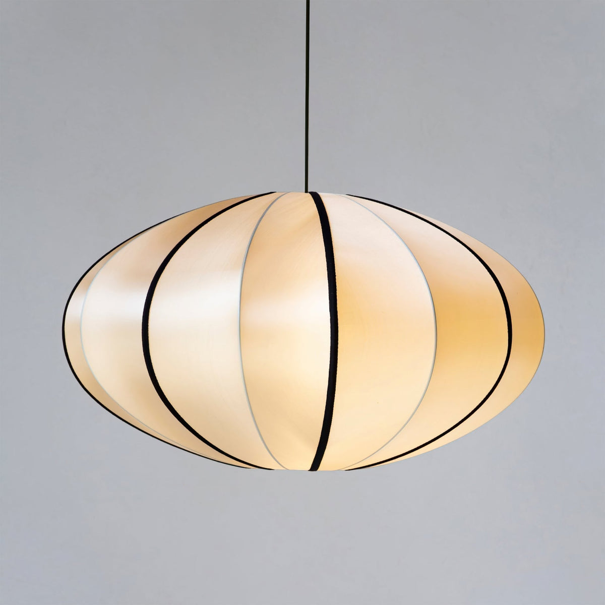 Inez hanglamp van stof met futuristisch ontwerp