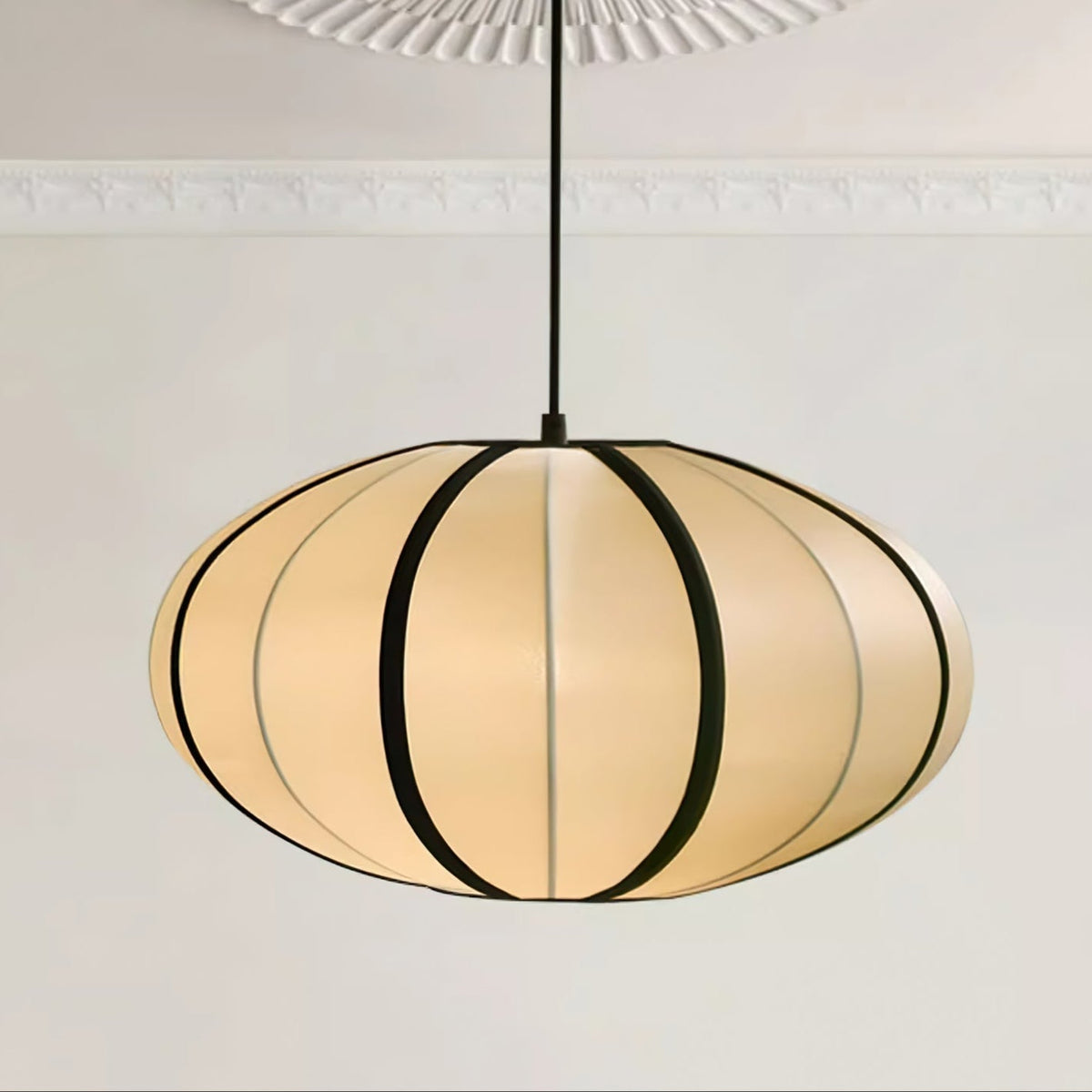 Inez hanglamp van stof met futuristisch ontwerp