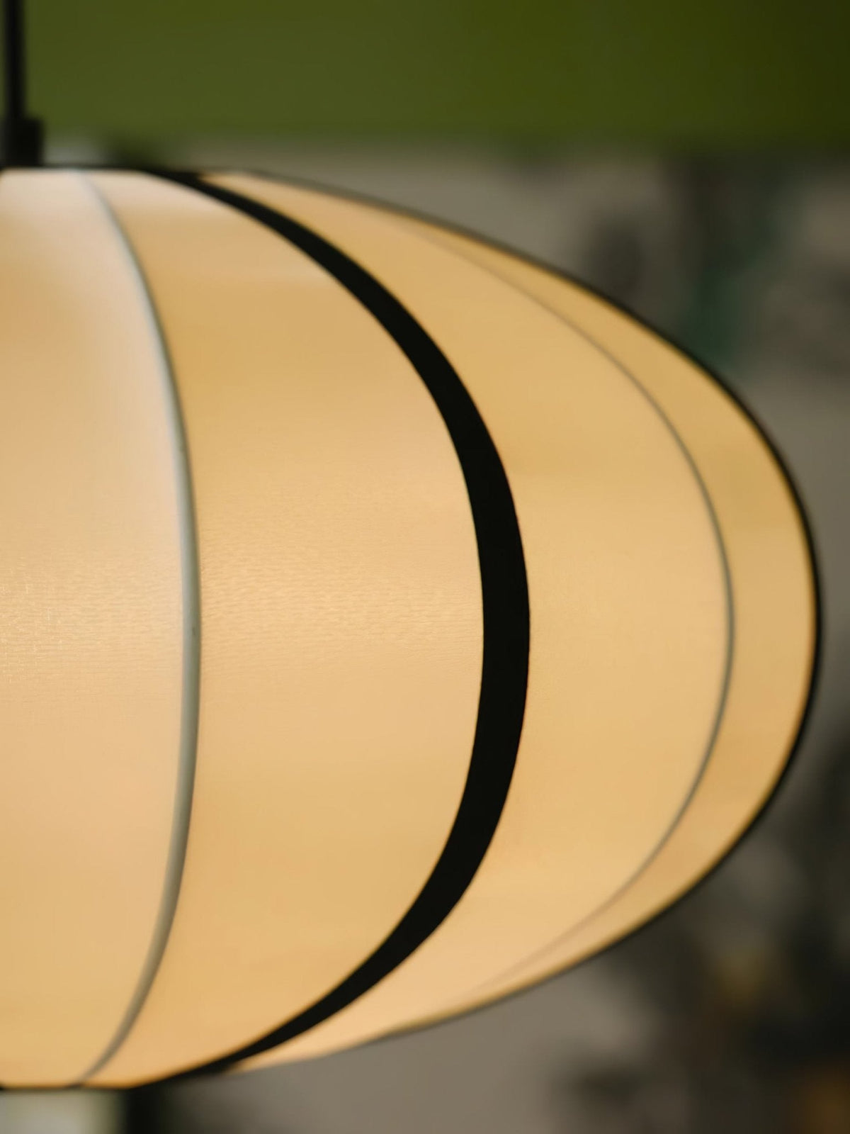 Inez hanglamp van stof met futuristisch ontwerp