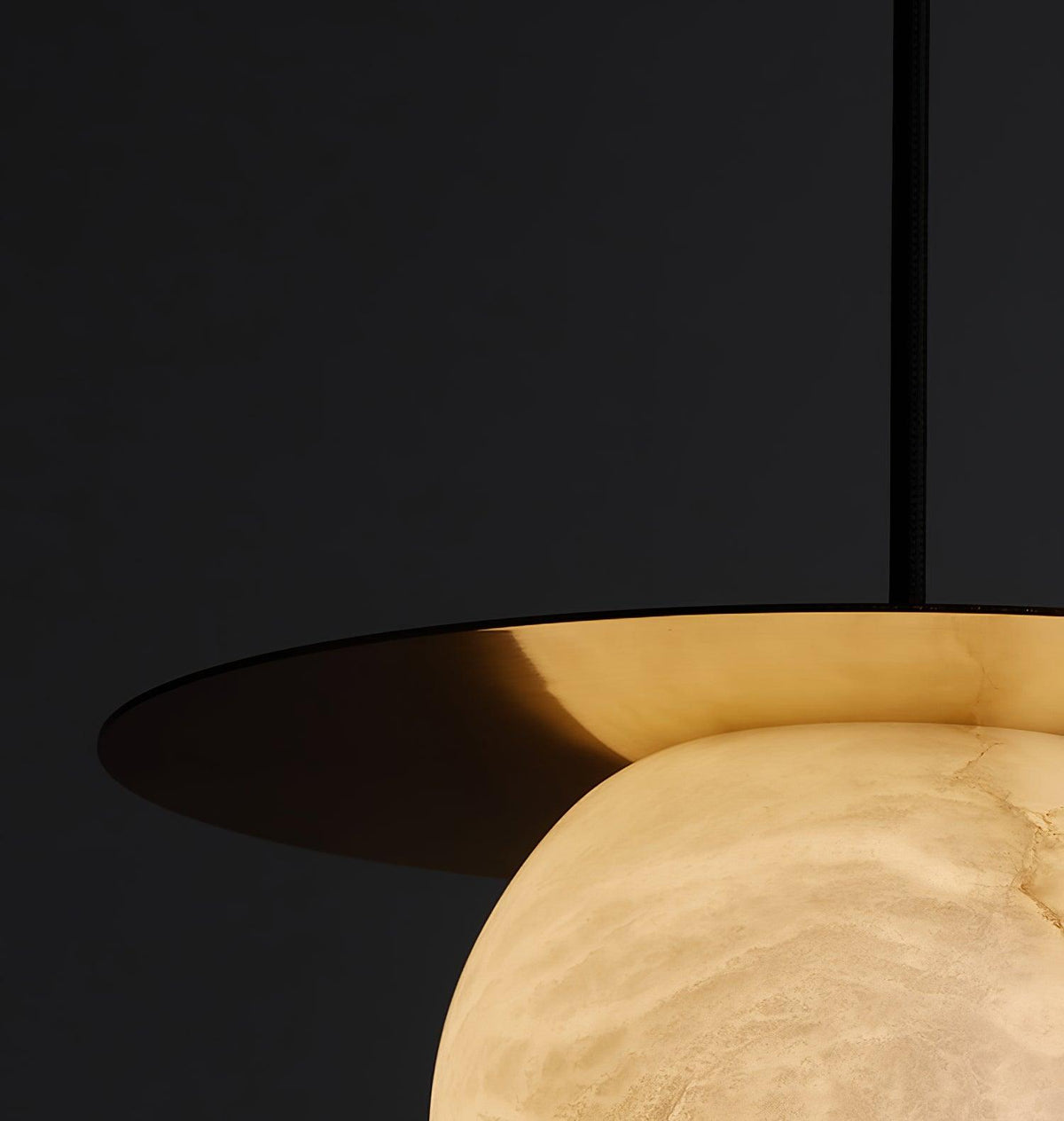 Velar hanglamp met albasten bolvormige kap