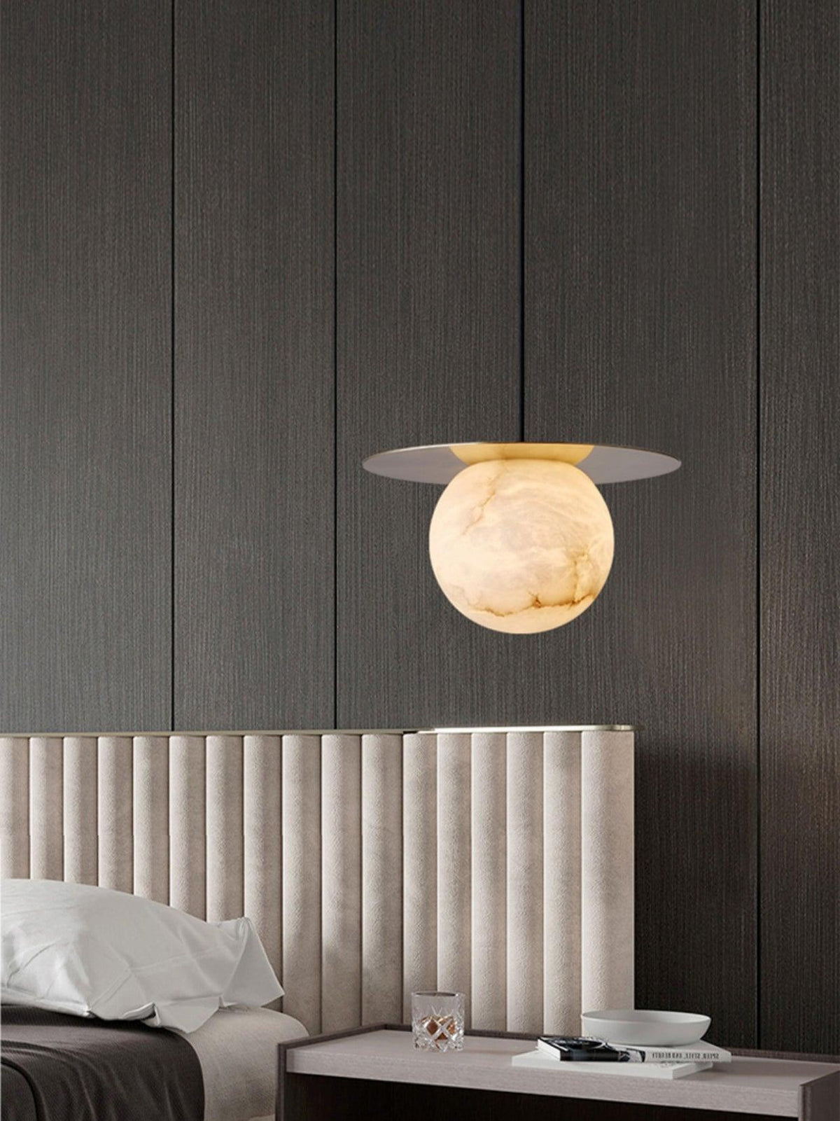 Velar hanglamp met albasten bolvormige kap