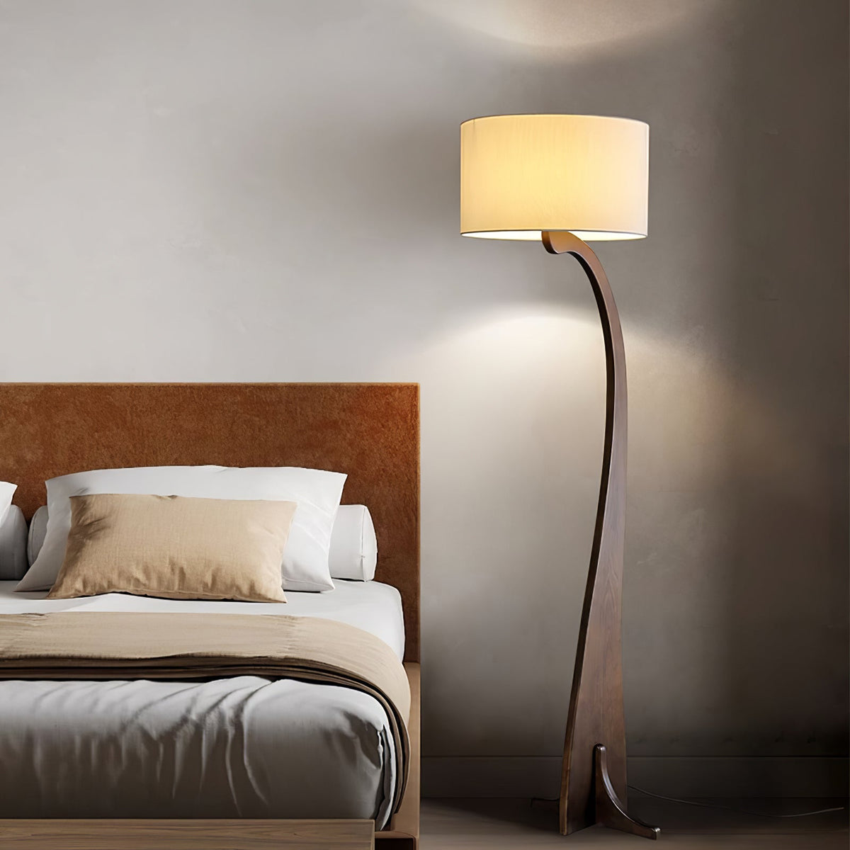 Viraineria vloerlamp met Noorse houten boog