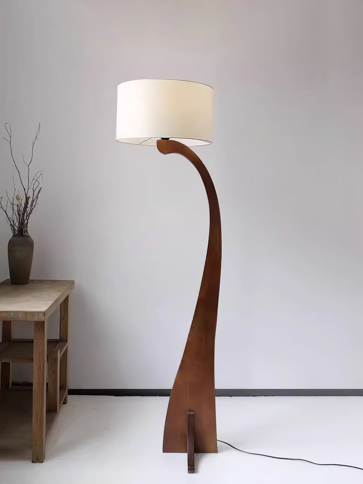 Viraineria vloerlamp met Noorse houten boog