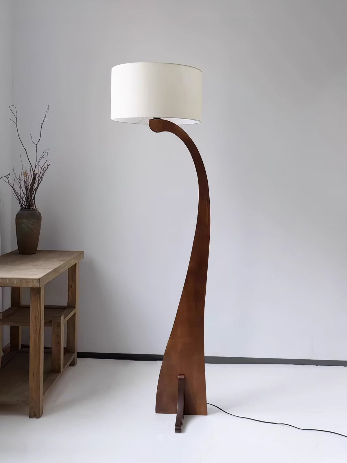 Viraineria vloerlamp met Noorse houten boog