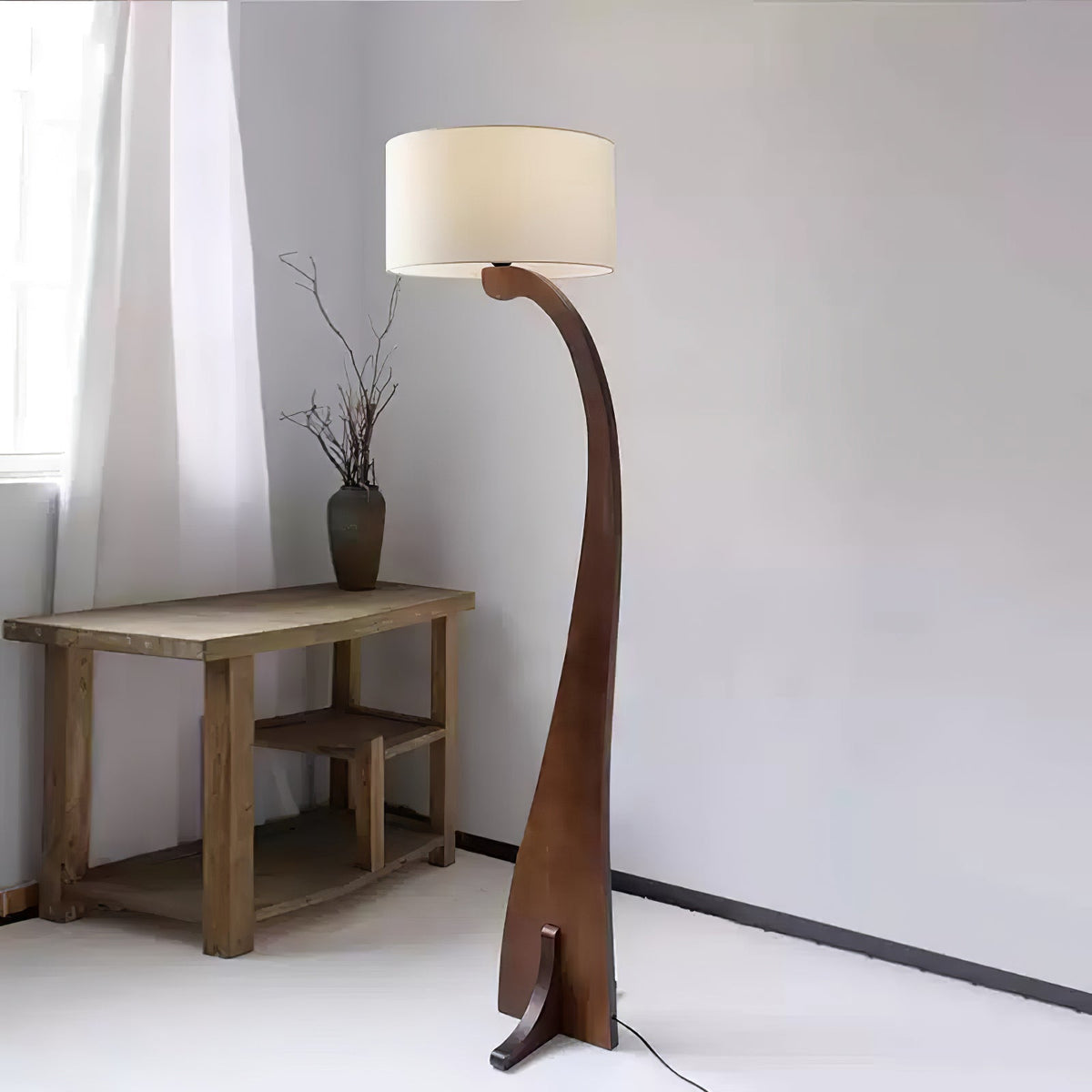Viraineria vloerlamp met Noorse houten boog