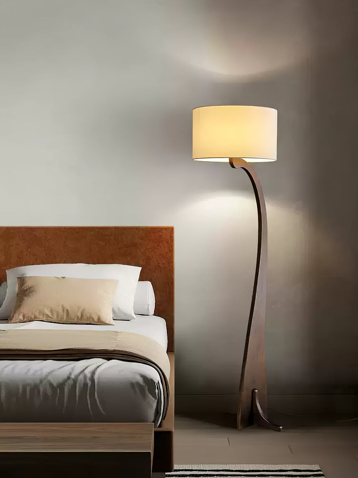 Viraineria vloerlamp met Noorse houten boog