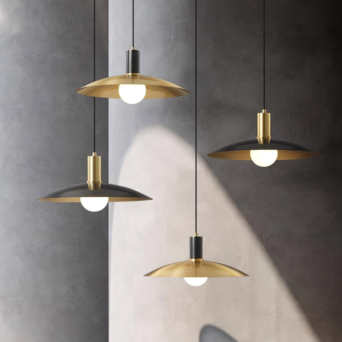 Thalora hanglamp van messing en glas