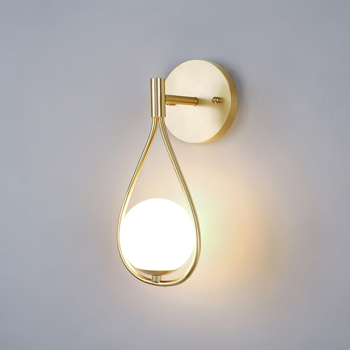 Eiralaya Moderne wandlamp van messing met glas in minimalistisch design
