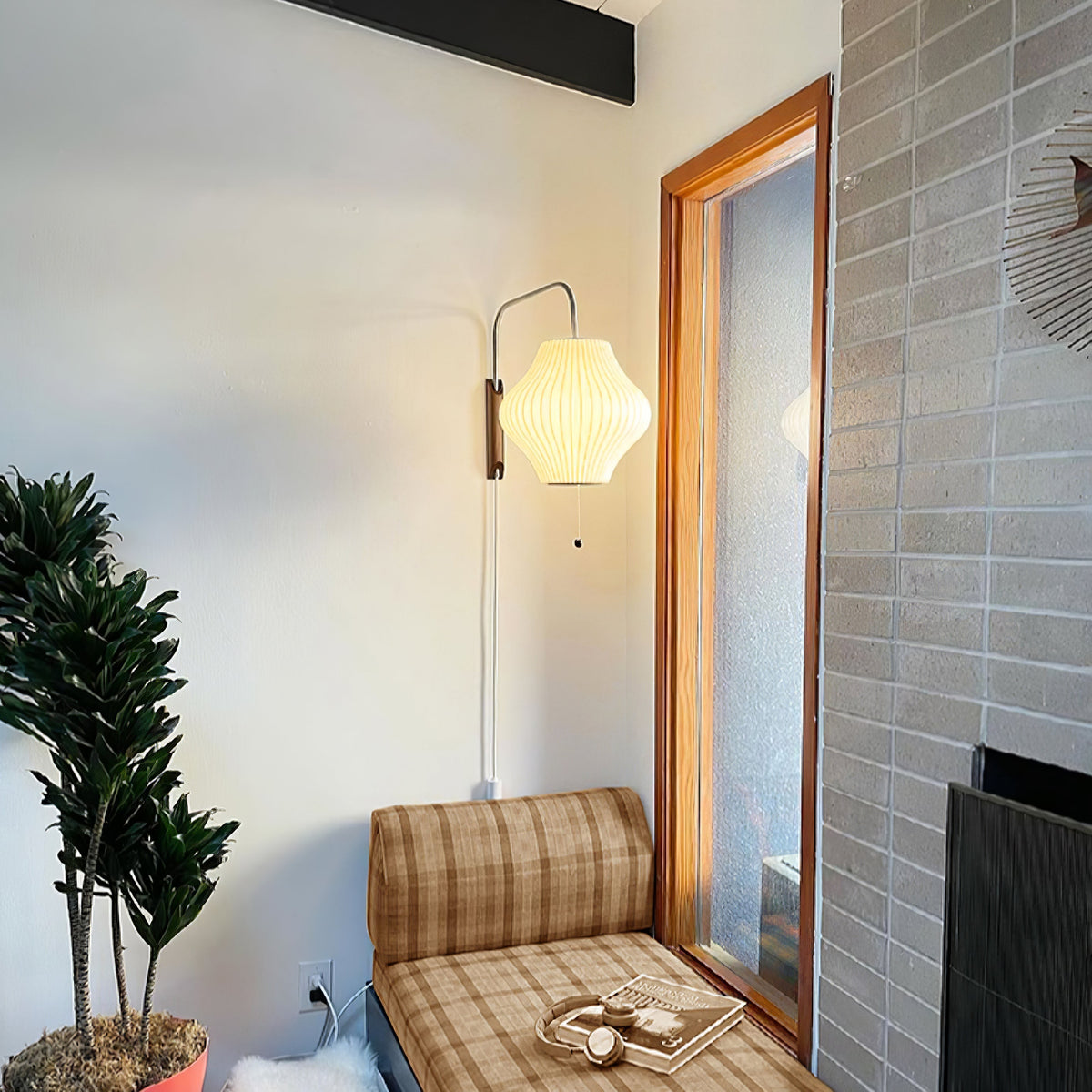 Aldinira wandlamp walnoot bal