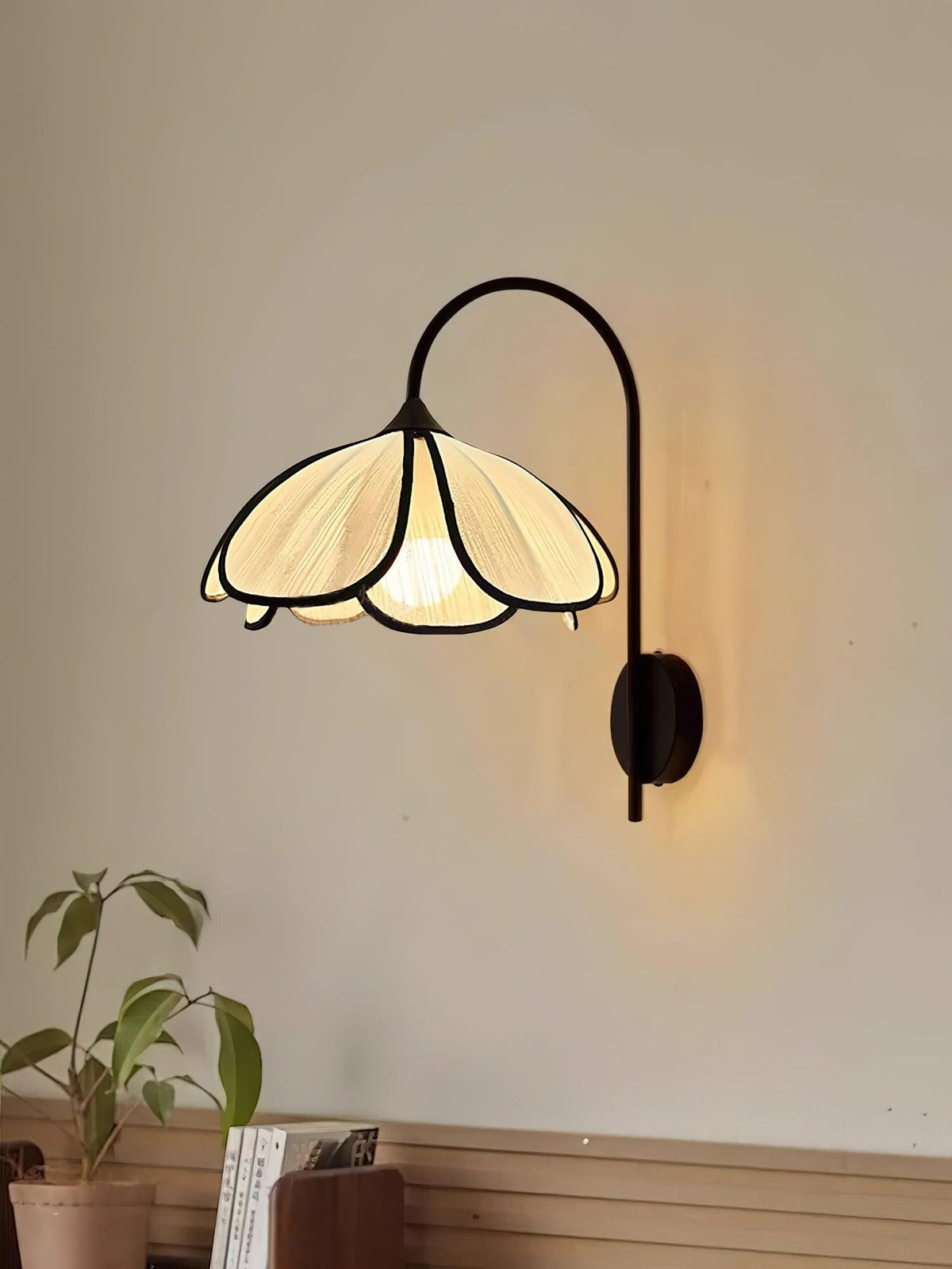 Ivsiliel wandlamp met Natuurlijke Verbrande Bloemblaadjes