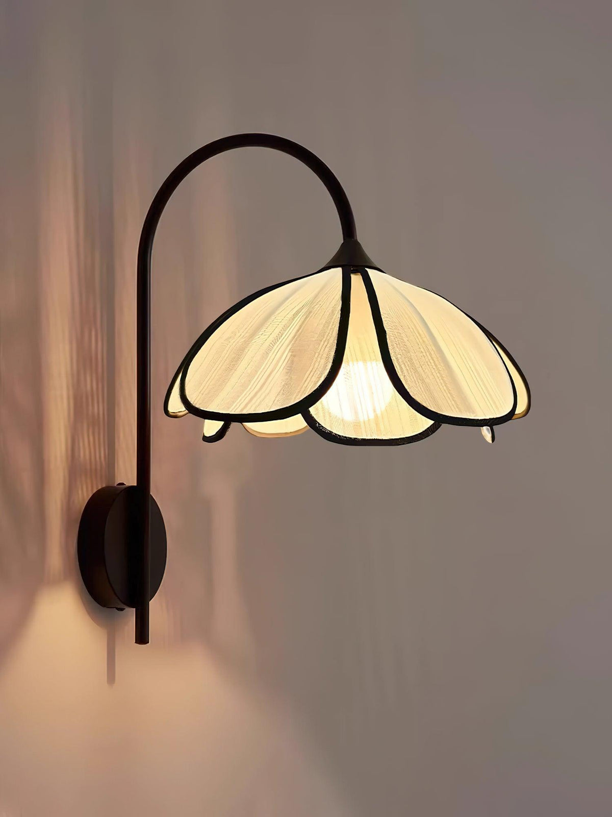 Ivsiliel wandlamp met Natuurlijke Verbrande Bloemblaadjes