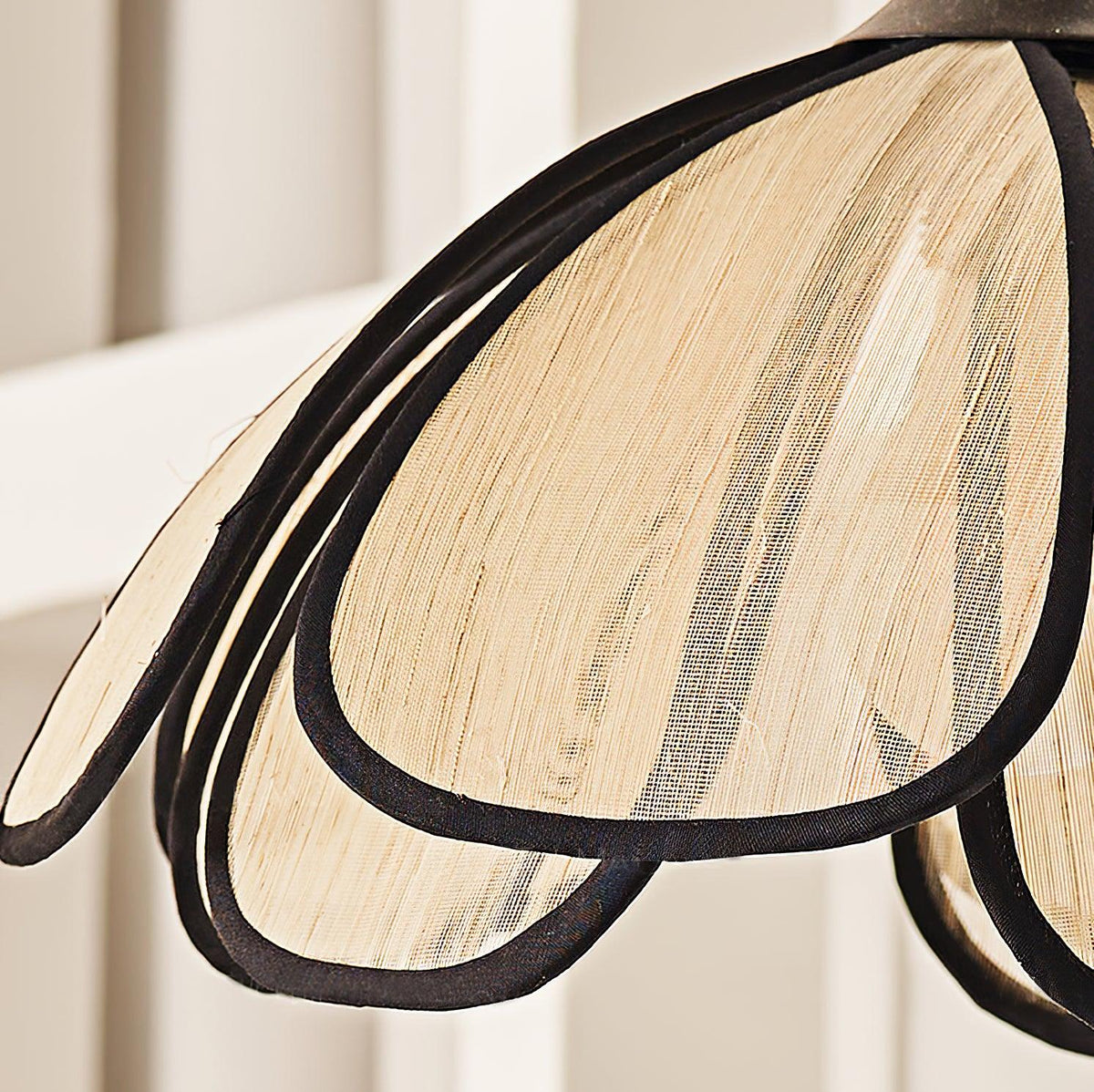 Ivsiliel wandlamp met Natuurlijke Verbrande Bloemblaadjes