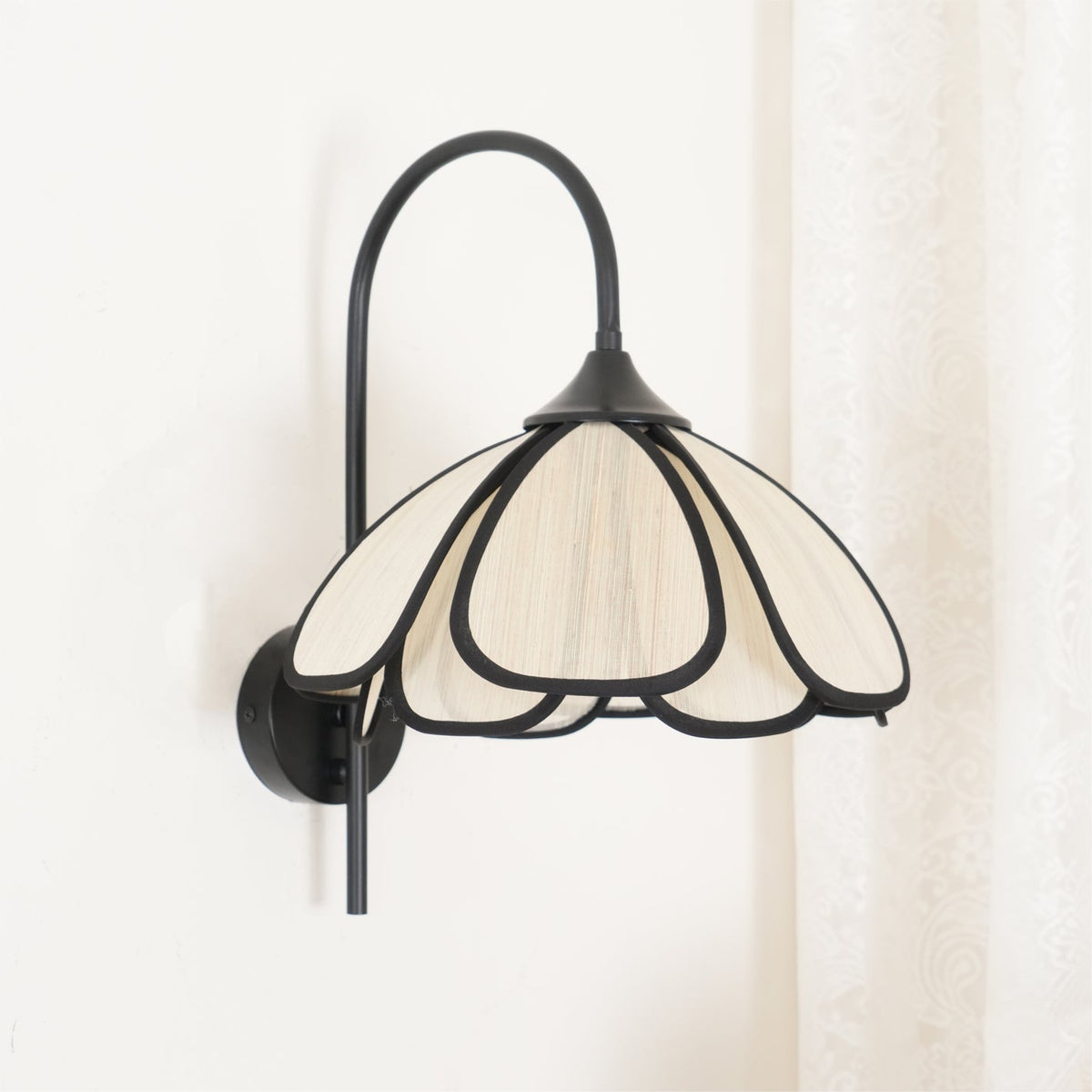 Ivsiliel wandlamp met Natuurlijke Verbrande Bloemblaadjes