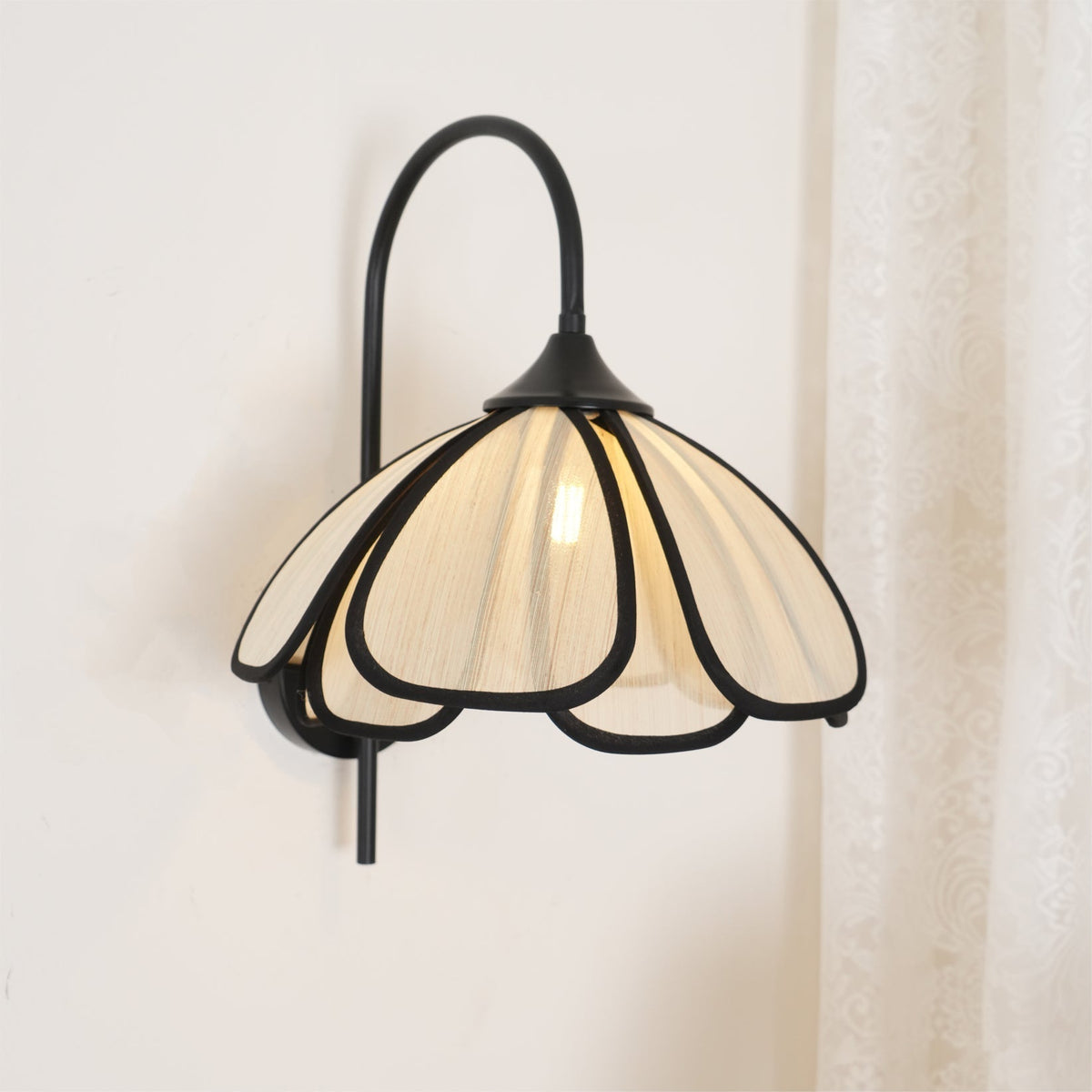 Ivsiliel wandlamp met Natuurlijke Verbrande Bloemblaadjes