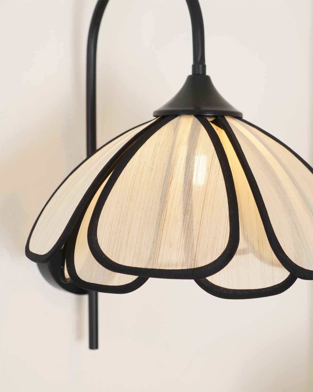 Ivsiliel wandlamp met Natuurlijke Verbrande Bloemblaadjes