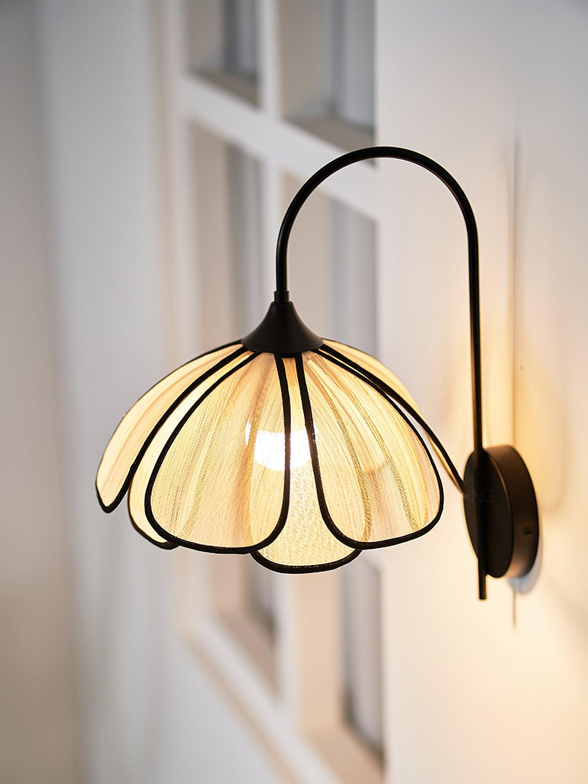 Ivsiliel wandlamp met Natuurlijke Verbrande Bloemblaadjes