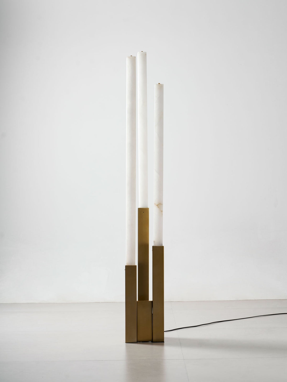 Callisto vloerlamp in albast