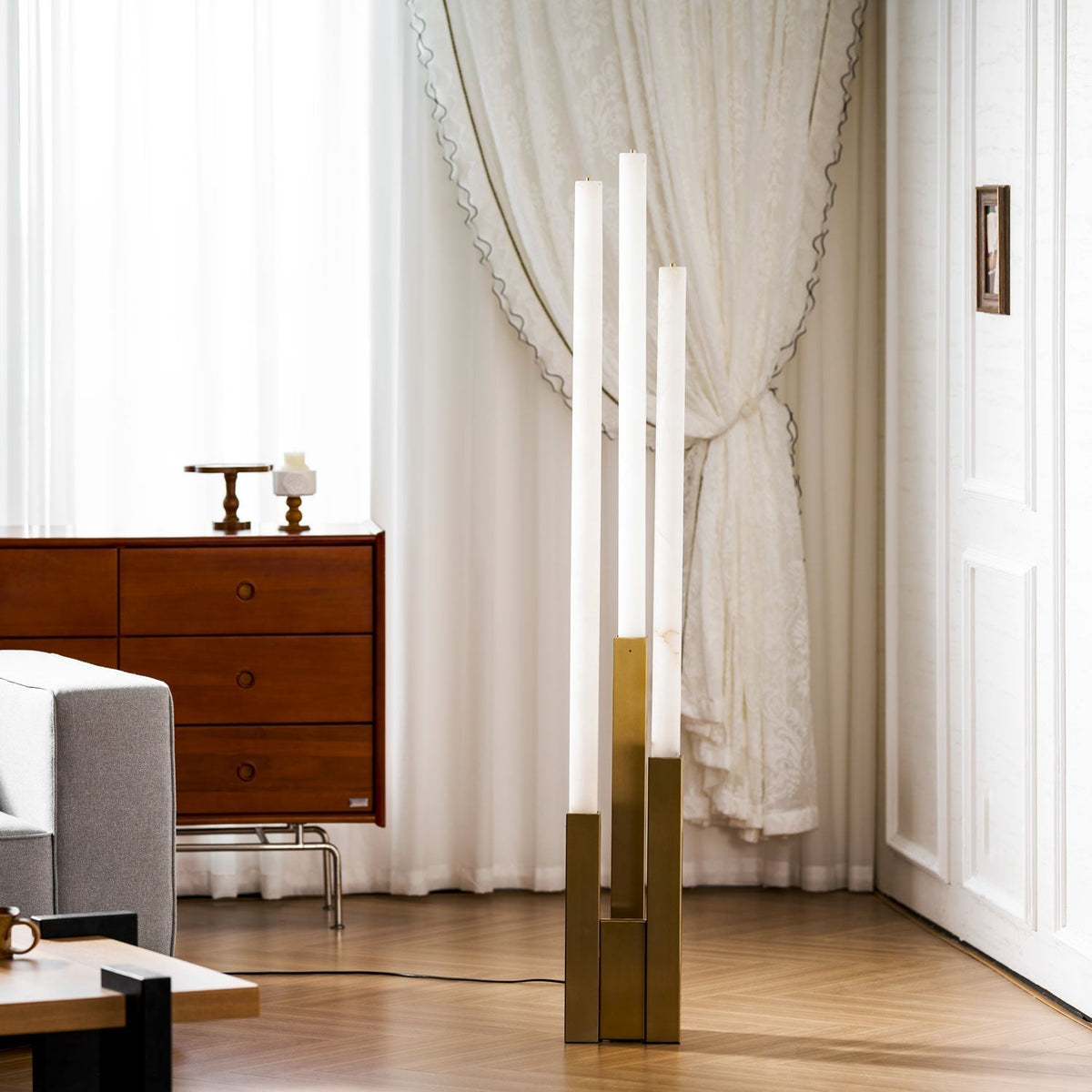 Callisto vloerlamp in albast