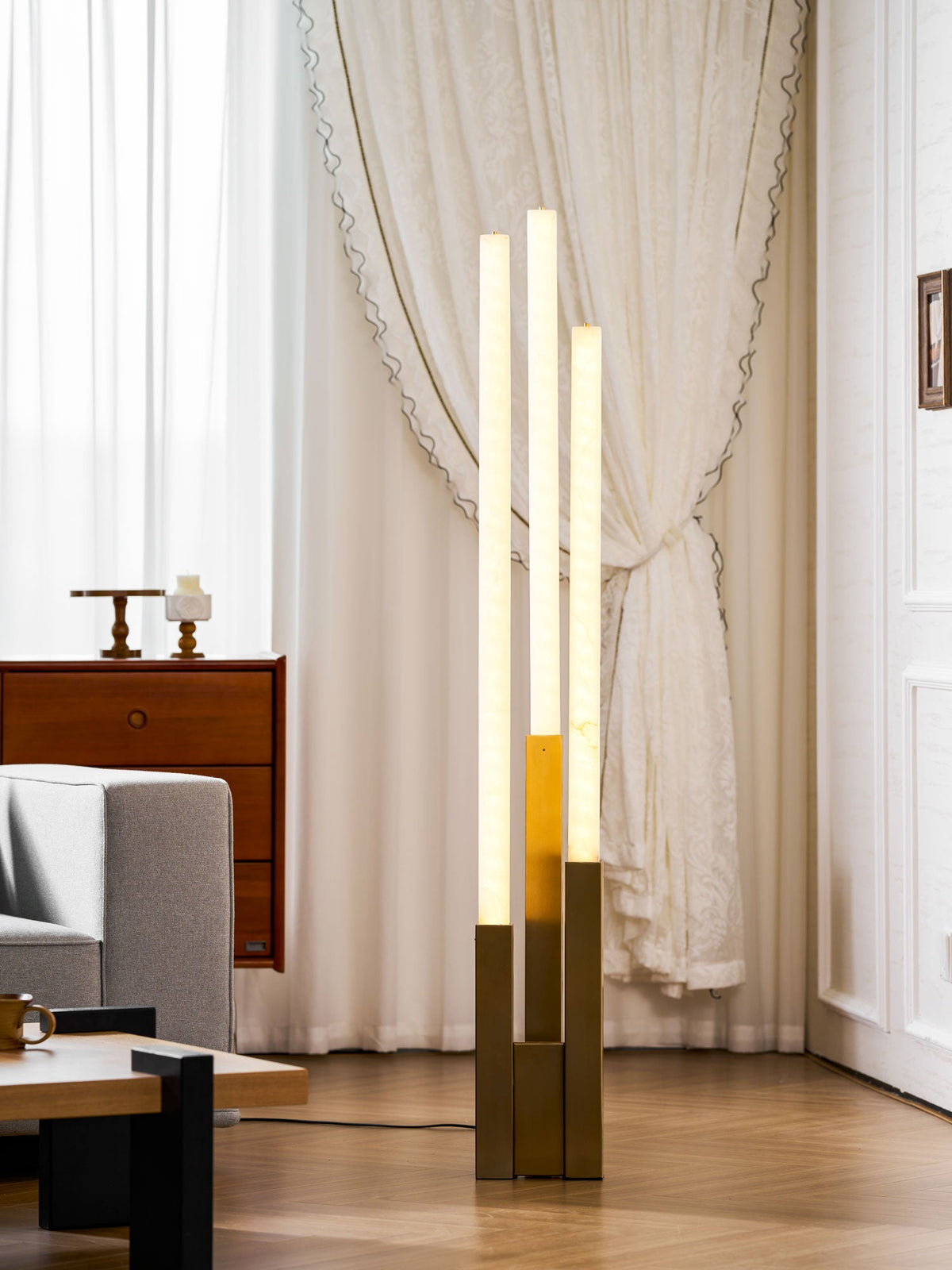 Callisto vloerlamp in albast