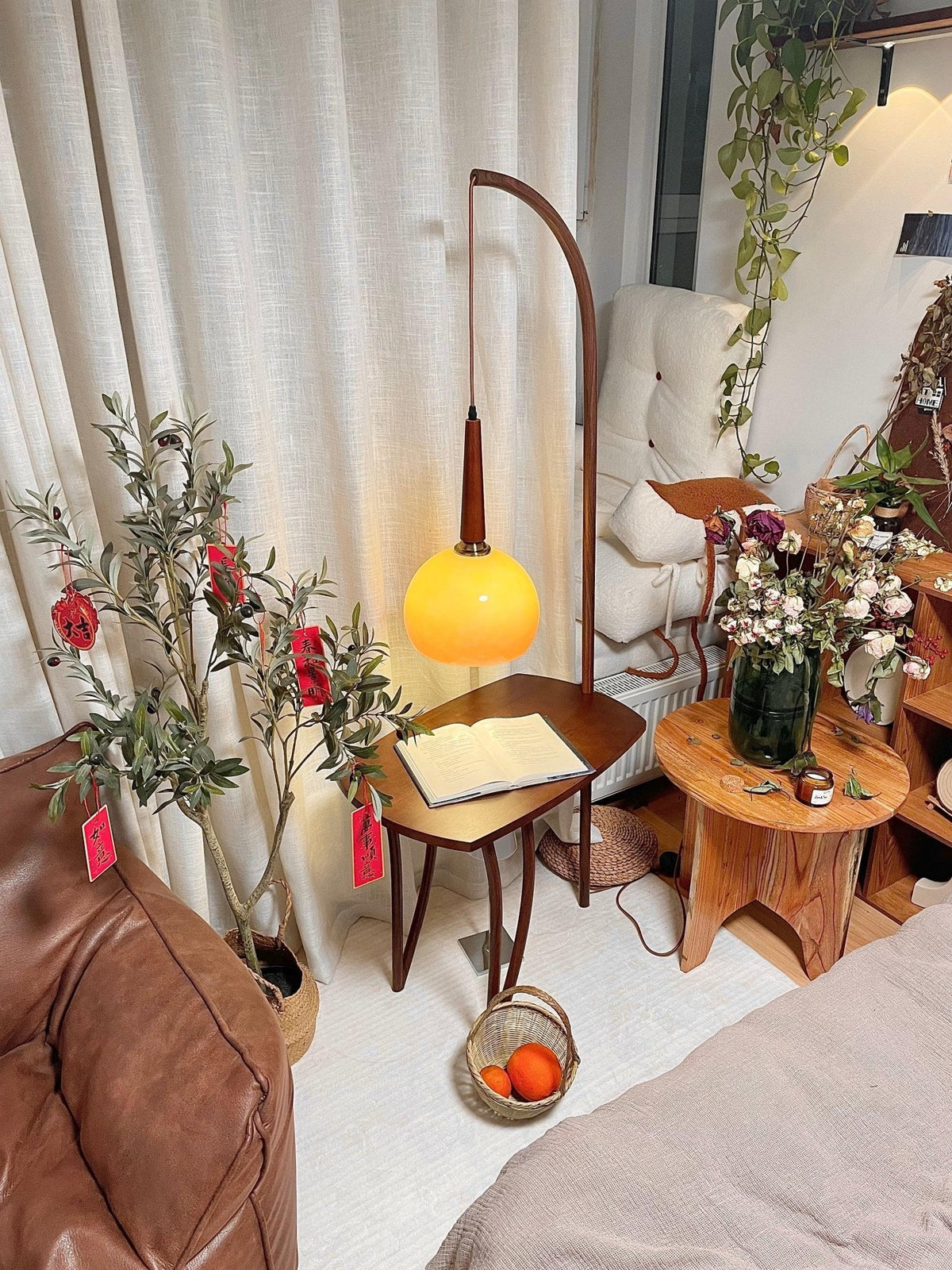 Fior Moderne vloerlamp van walnoothout