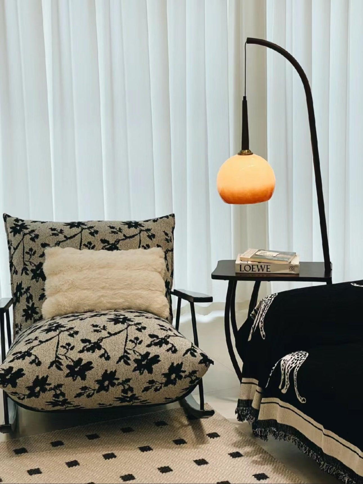 Fior Moderne vloerlamp van walnoothout