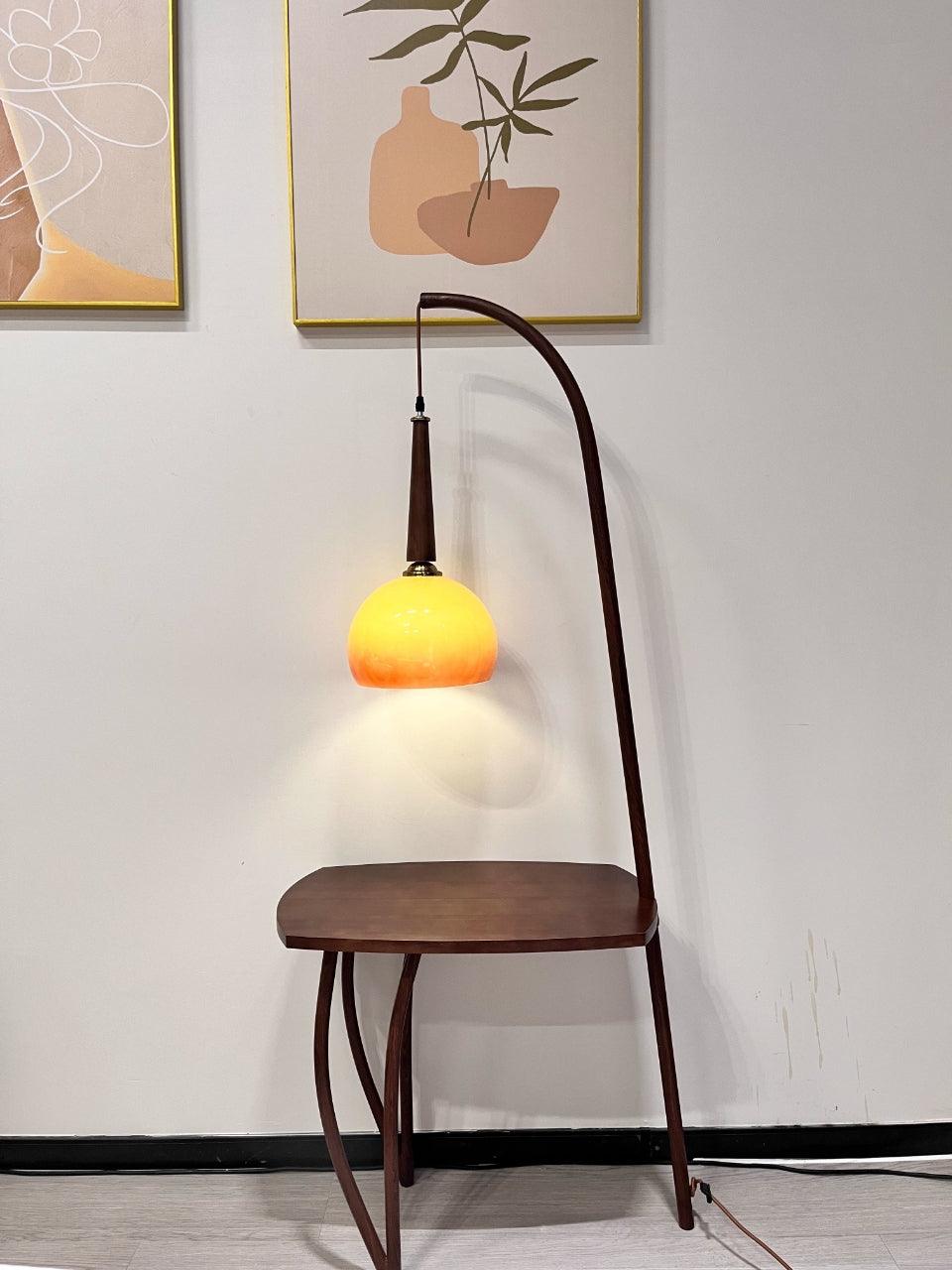 Fior Moderne vloerlamp van walnoothout