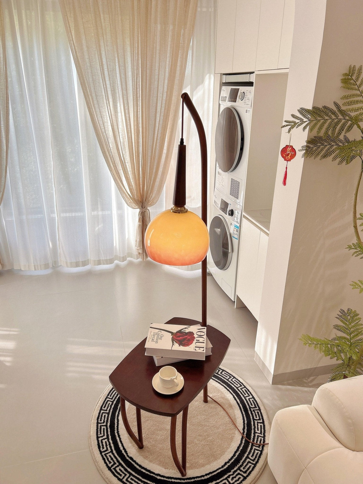 Fior Moderne vloerlamp van walnoothout