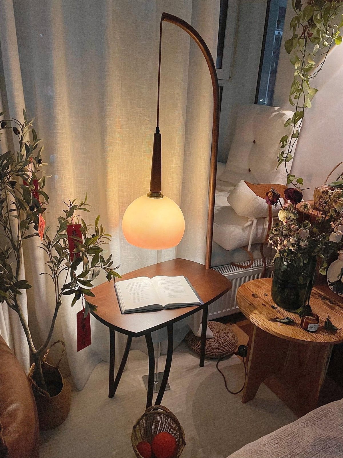 Fior Moderne vloerlamp van walnoothout