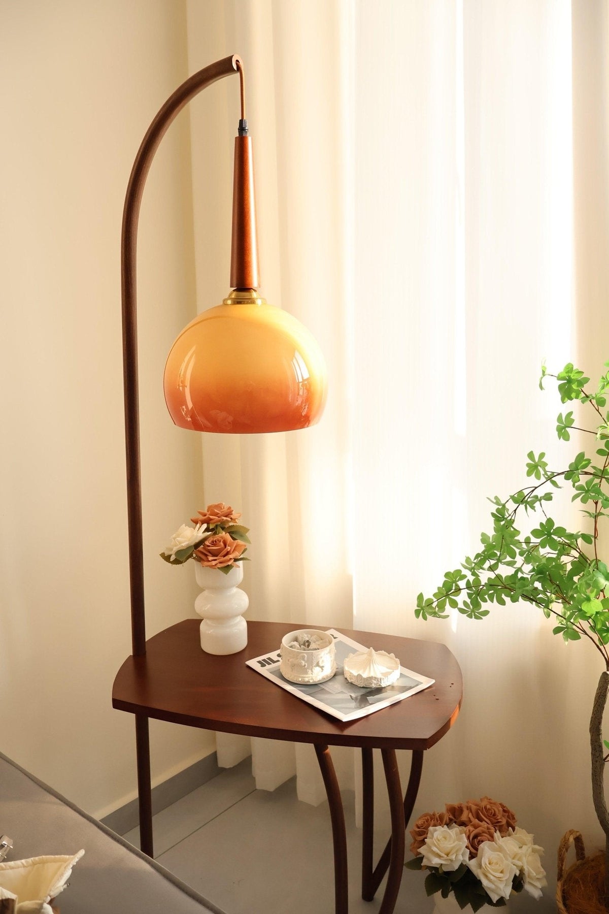 Fior Moderne vloerlamp van walnoothout
