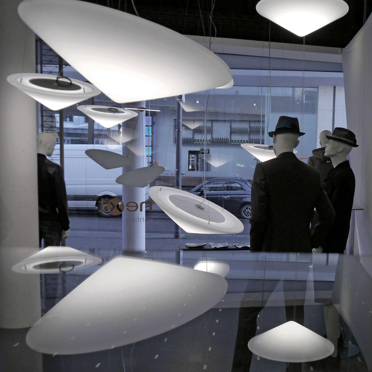Othian hanglamp polyethyleen gekantelde hoed minimalistisch