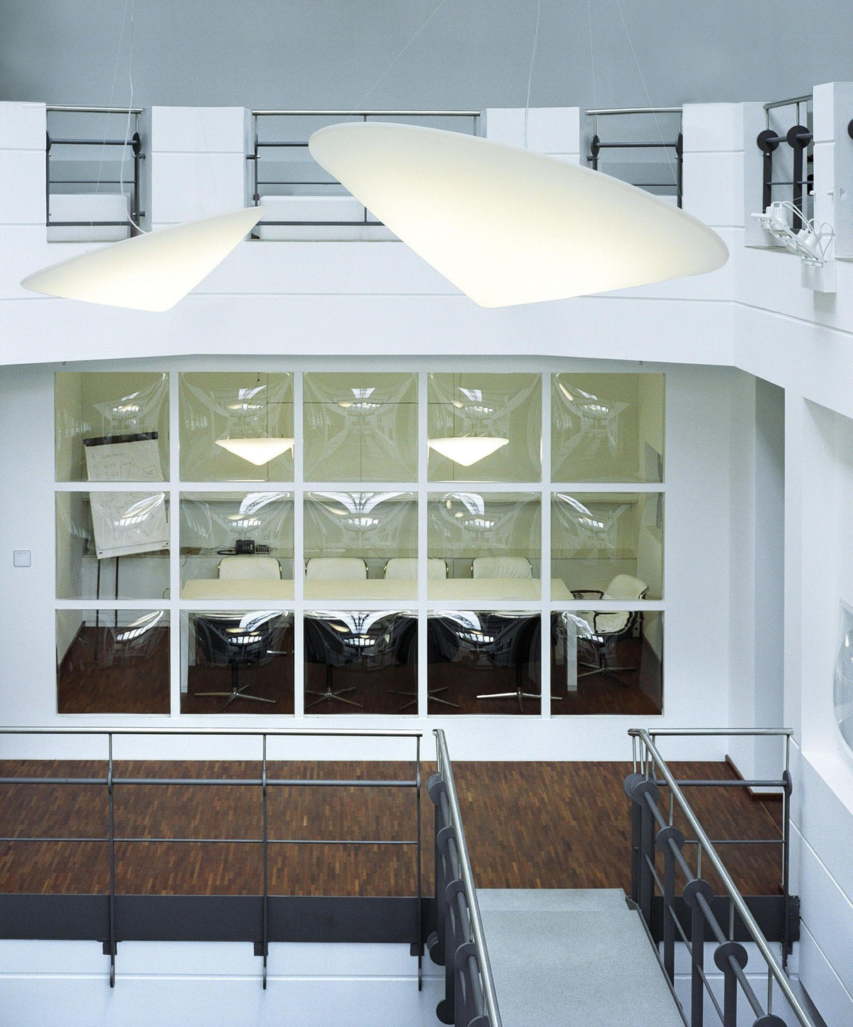 Othian hanglamp polyethyleen gekantelde hoed minimalistisch