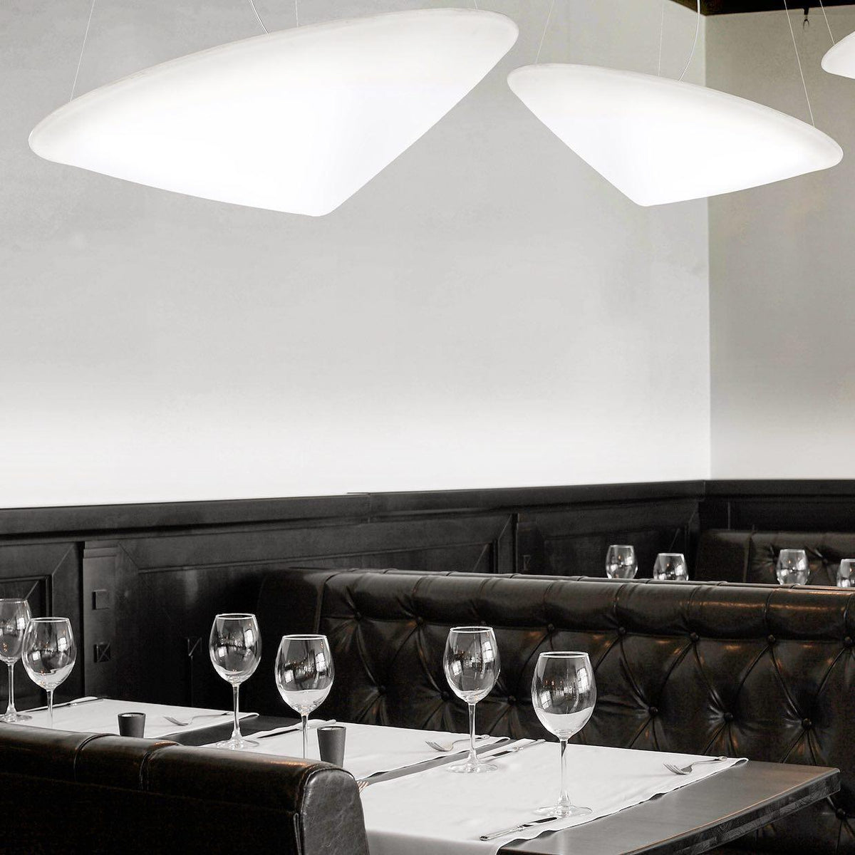 Othian hanglamp polyethyleen gekantelde hoed minimalistisch