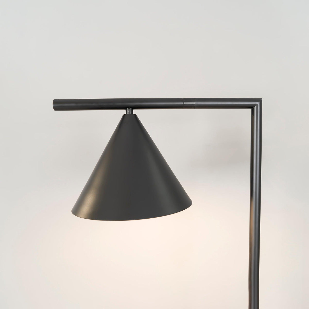 Nell Minimalistische vloerlamp