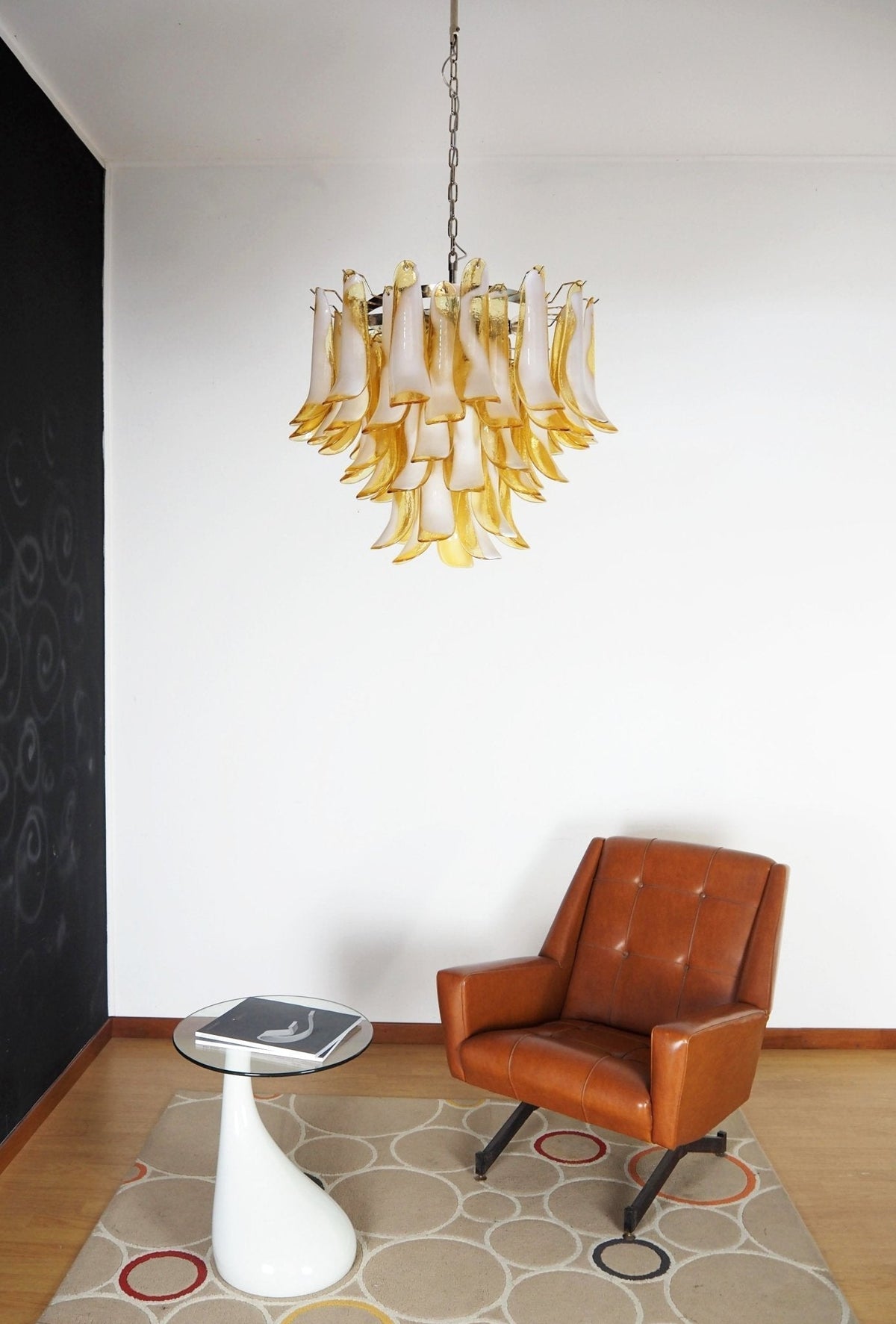 Velelian kroonluchter met gelaagde amber Murano-glas bloemblaadjes