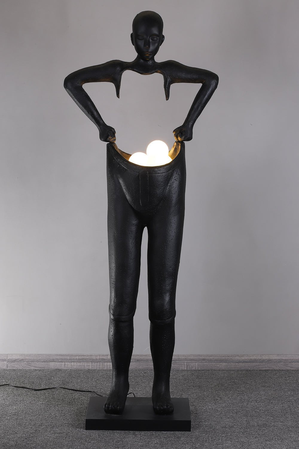 Vamiryra sculpturale vloerlamp in zwart