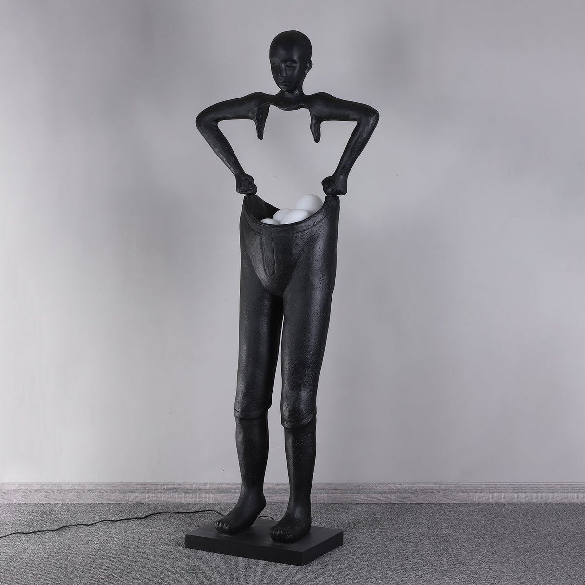Vamiryra sculpturale vloerlamp in zwart