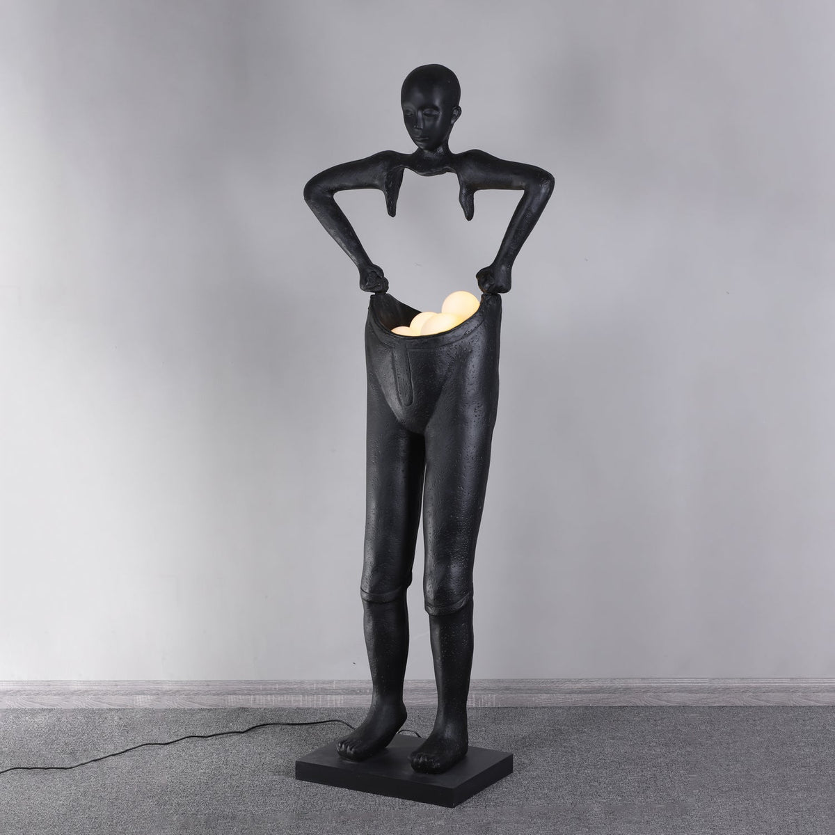 Vamiryra sculpturale vloerlamp in zwart