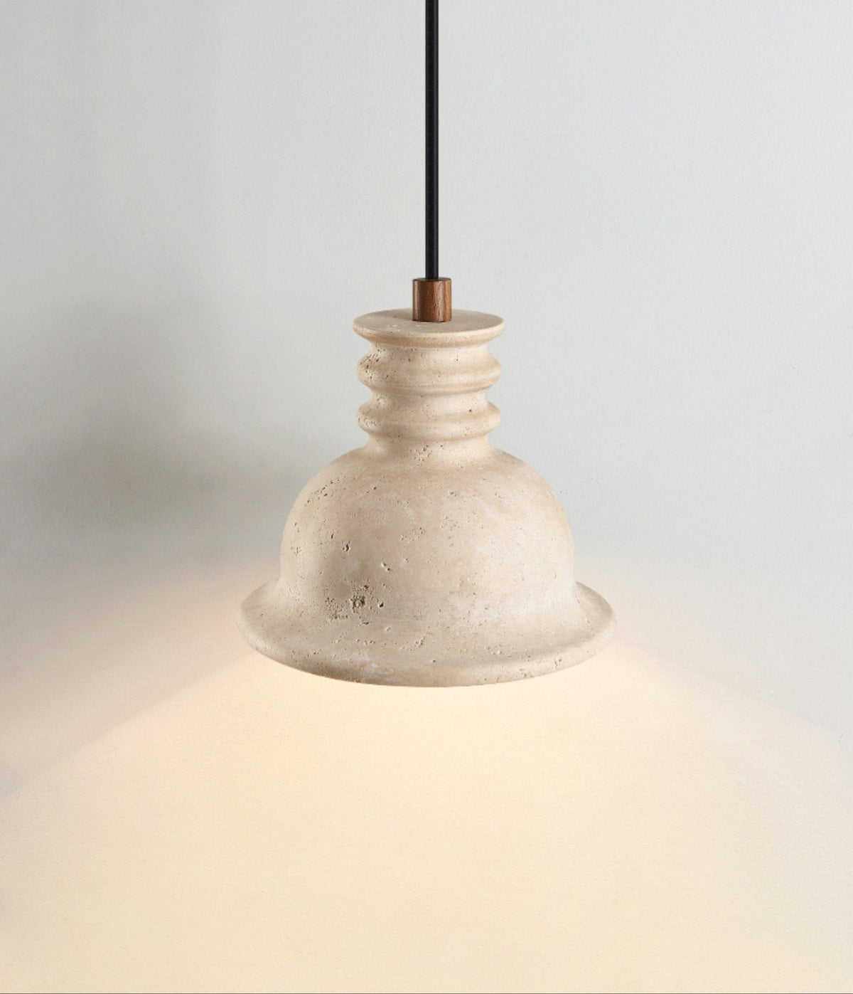 Tavuenne hanglamp van geel travertin