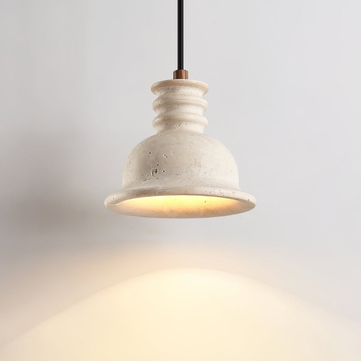 Tavuenne hanglamp van geel travertin