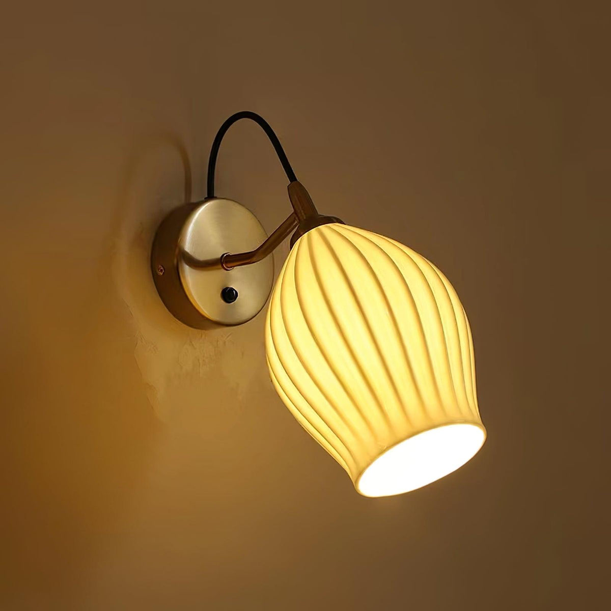Zotalisra moderne minimalistische geribbelde wandlamp van keramiek