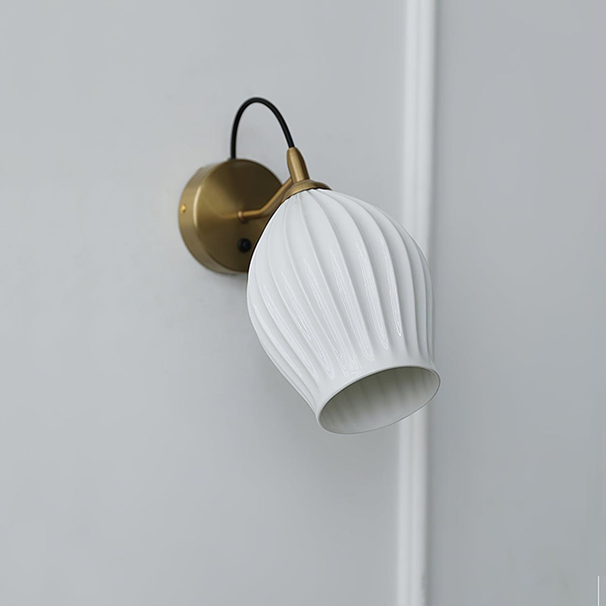 Zotalisra moderne minimalistische geribbelde wandlamp van keramiek