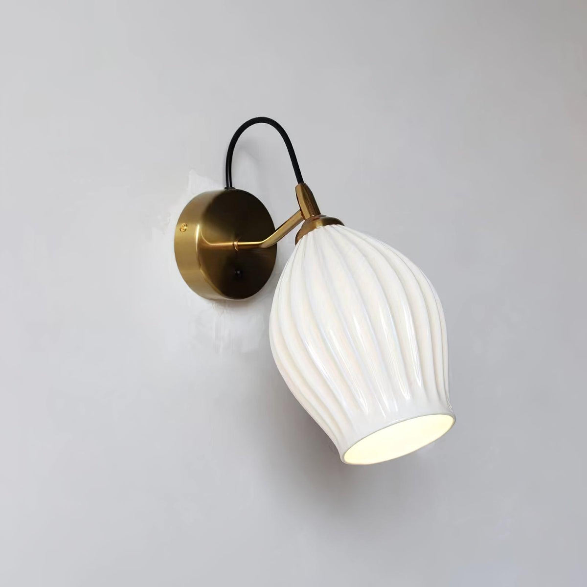 Zotalisra moderne minimalistische geribbelde wandlamp van keramiek