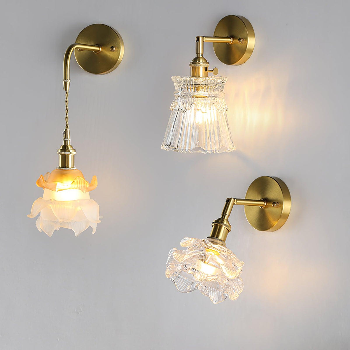 Foski wandlamp met uitlopend kristallen kap in klassieke stijl